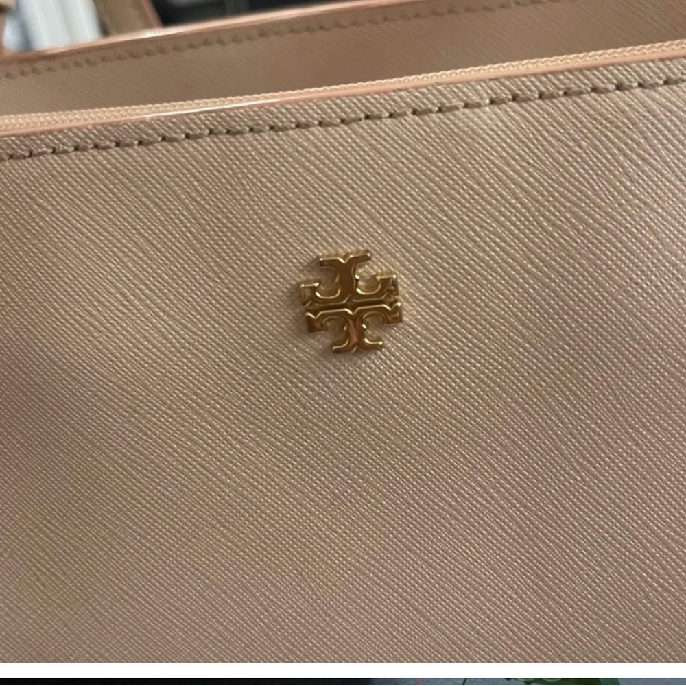 Tory Burch" Emerson Tote - Picture 5 of 15